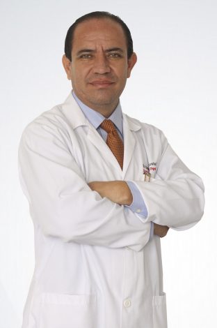 Dr. Hernán Izurieta